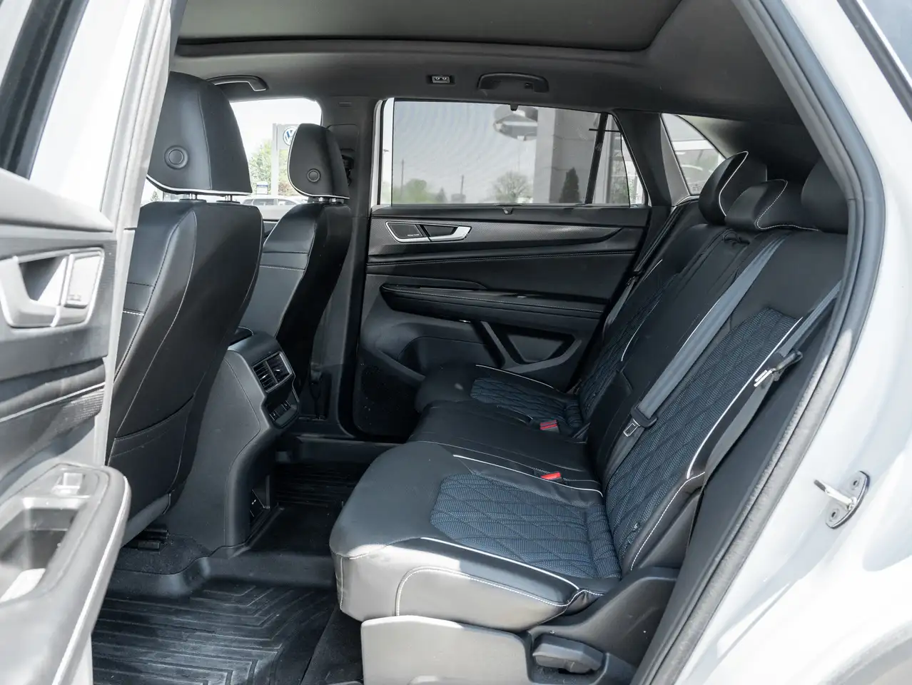 Volkswagen Atlas photo Volkswagen Atlas