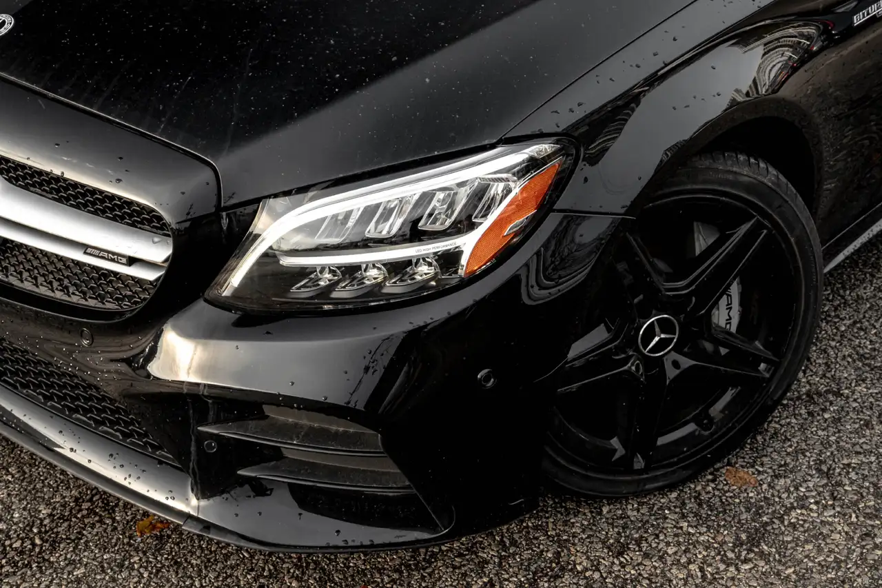 Mercedes-Benz C-Class снимка Mercedes-Benz C-Class