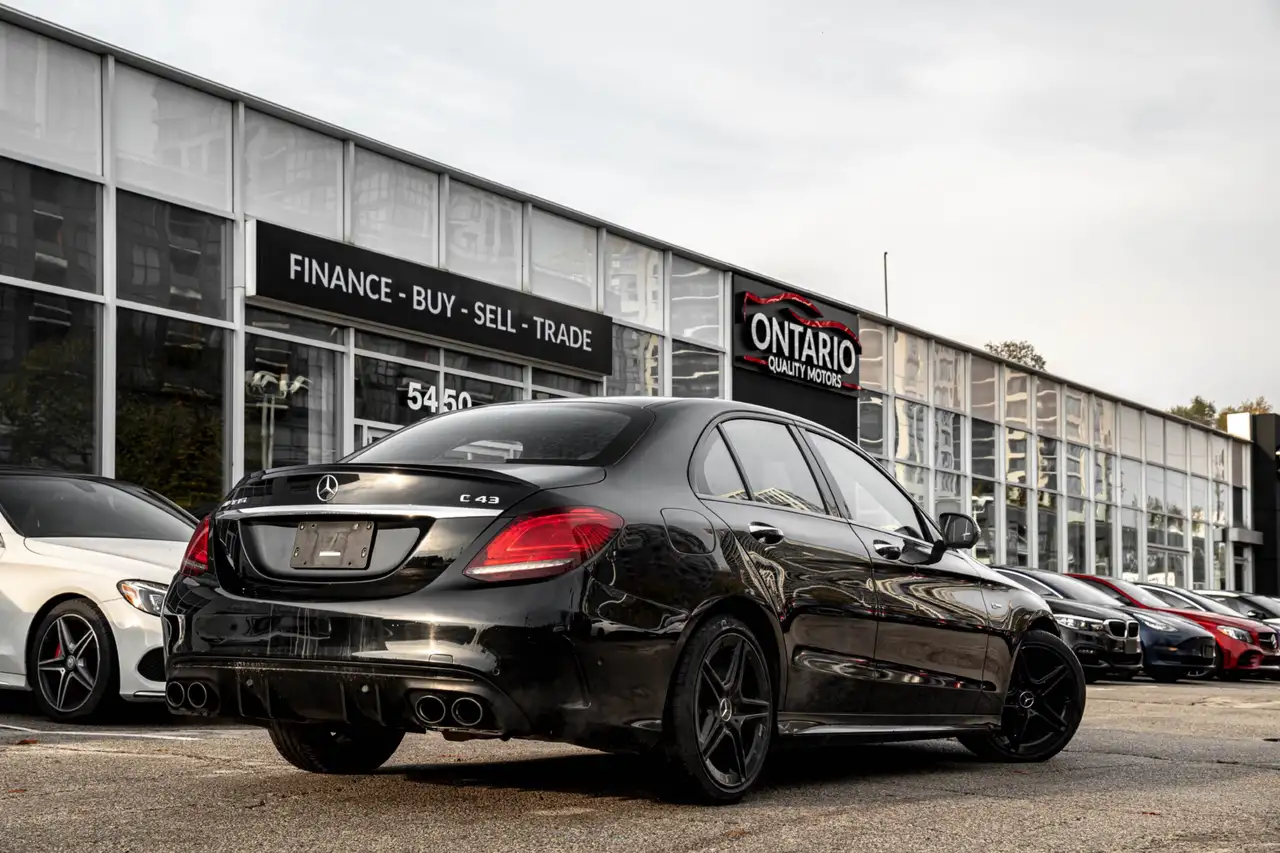 Mercedes-Benz C-Class снимка Mercedes-Benz C-Class