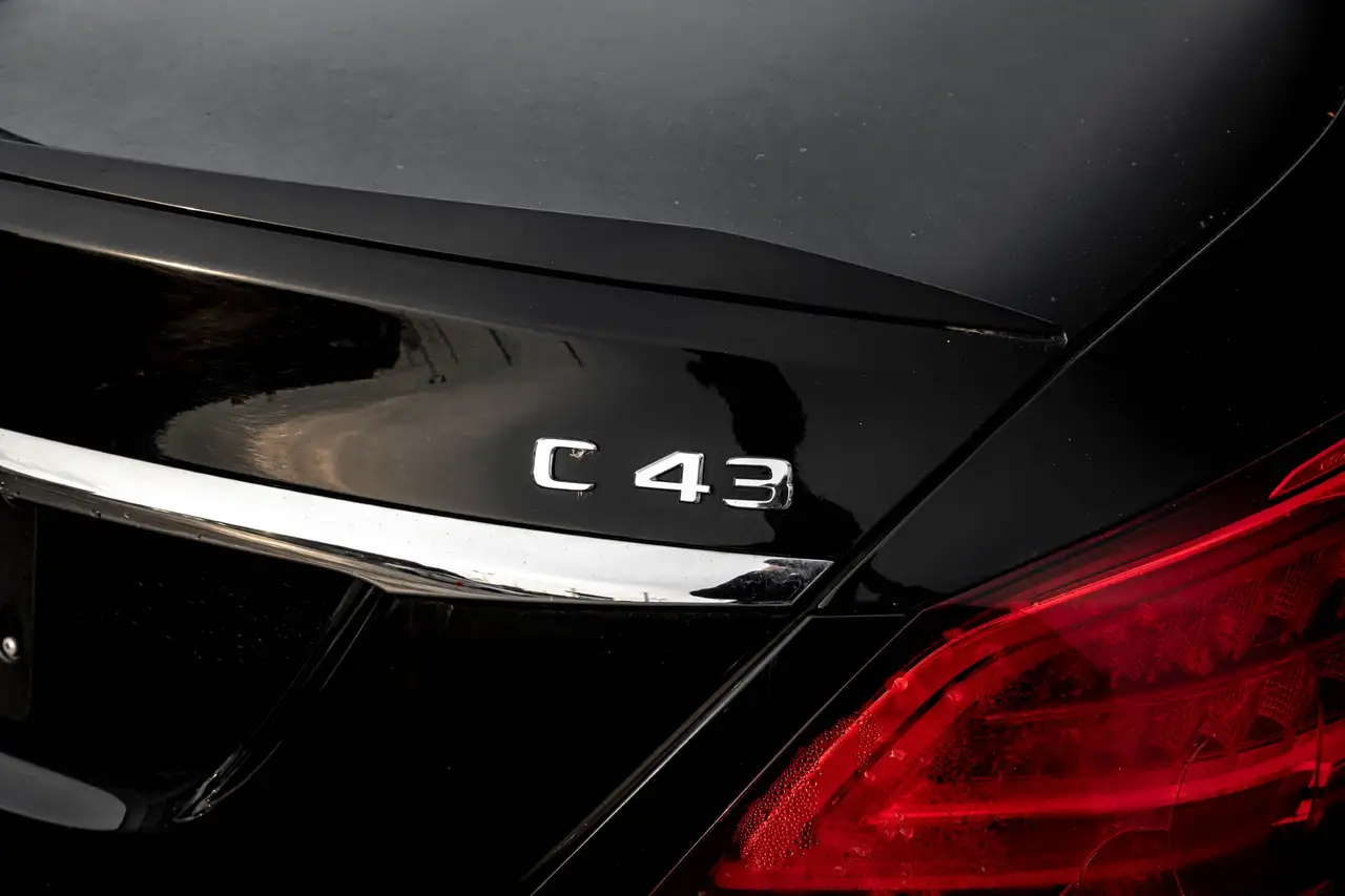 Mercedes-Benz C-Class снимка Mercedes-Benz C-Class