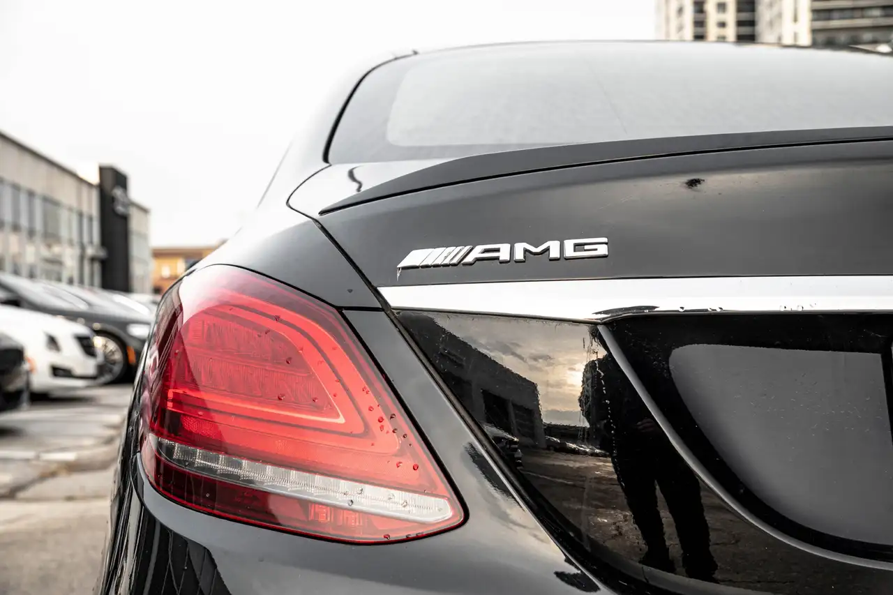 Mercedes-Benz C-Class снимка Mercedes-Benz C-Class