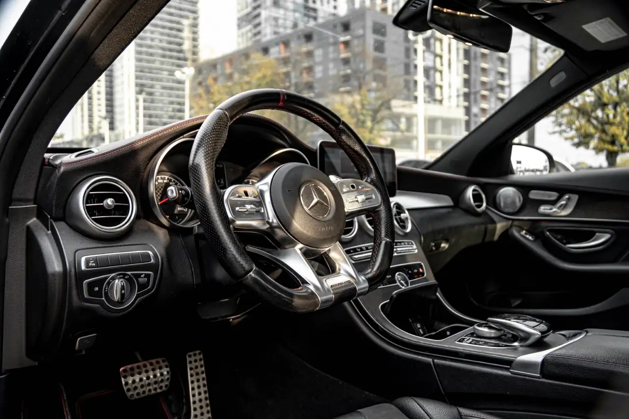 Mercedes-Benz C-Class снимка Mercedes-Benz C-Class
