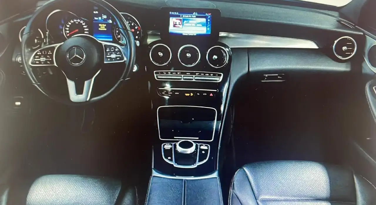 Mercedes-Benz C-Class снимка Mercedes-Benz C-Class
