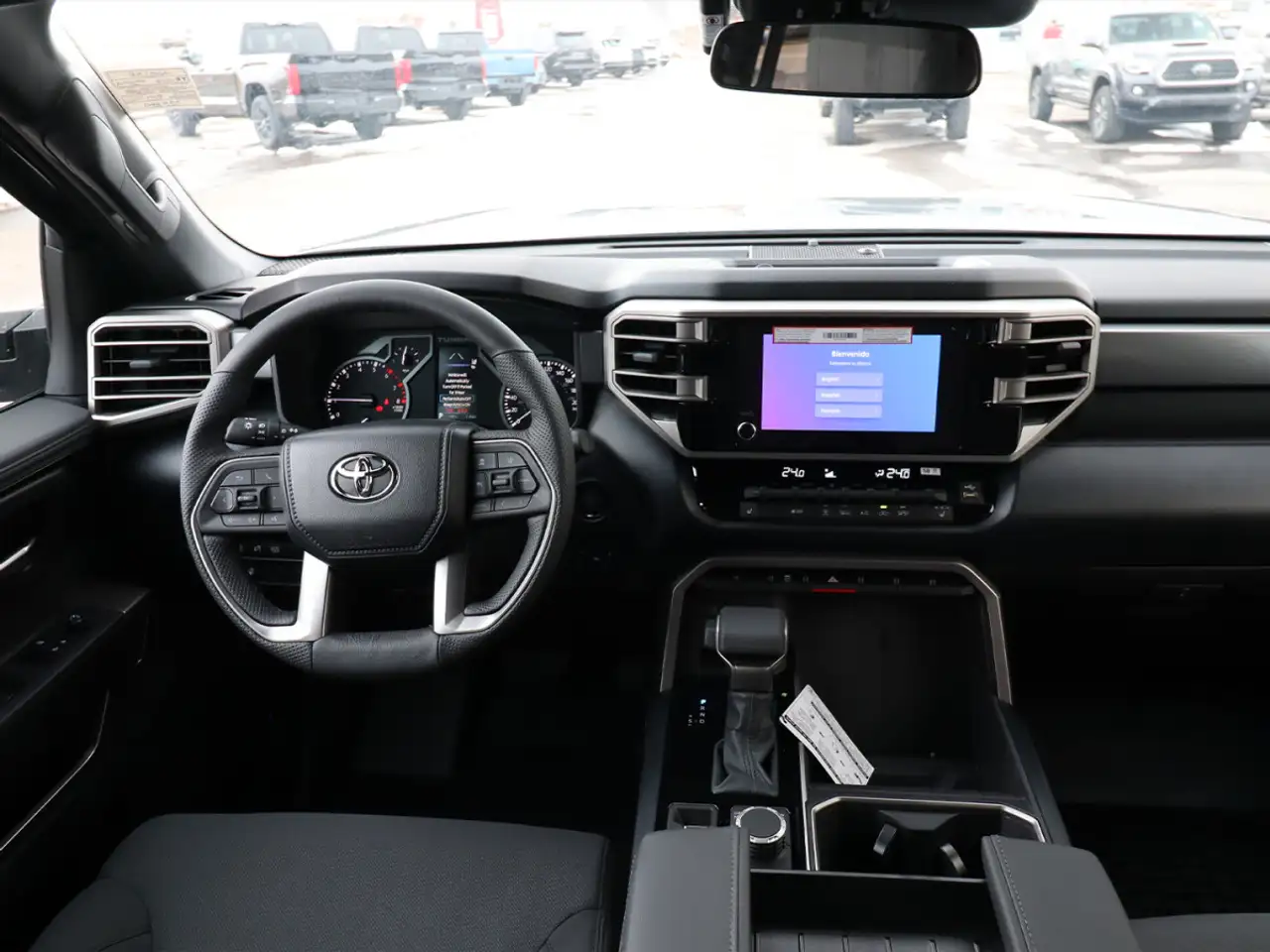 Toyota Tundra снимка Toyota Tundra