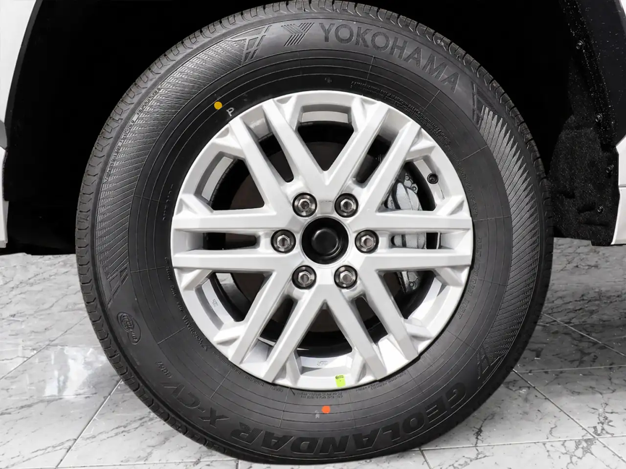 Toyota Tundra снимка Toyota Tundra