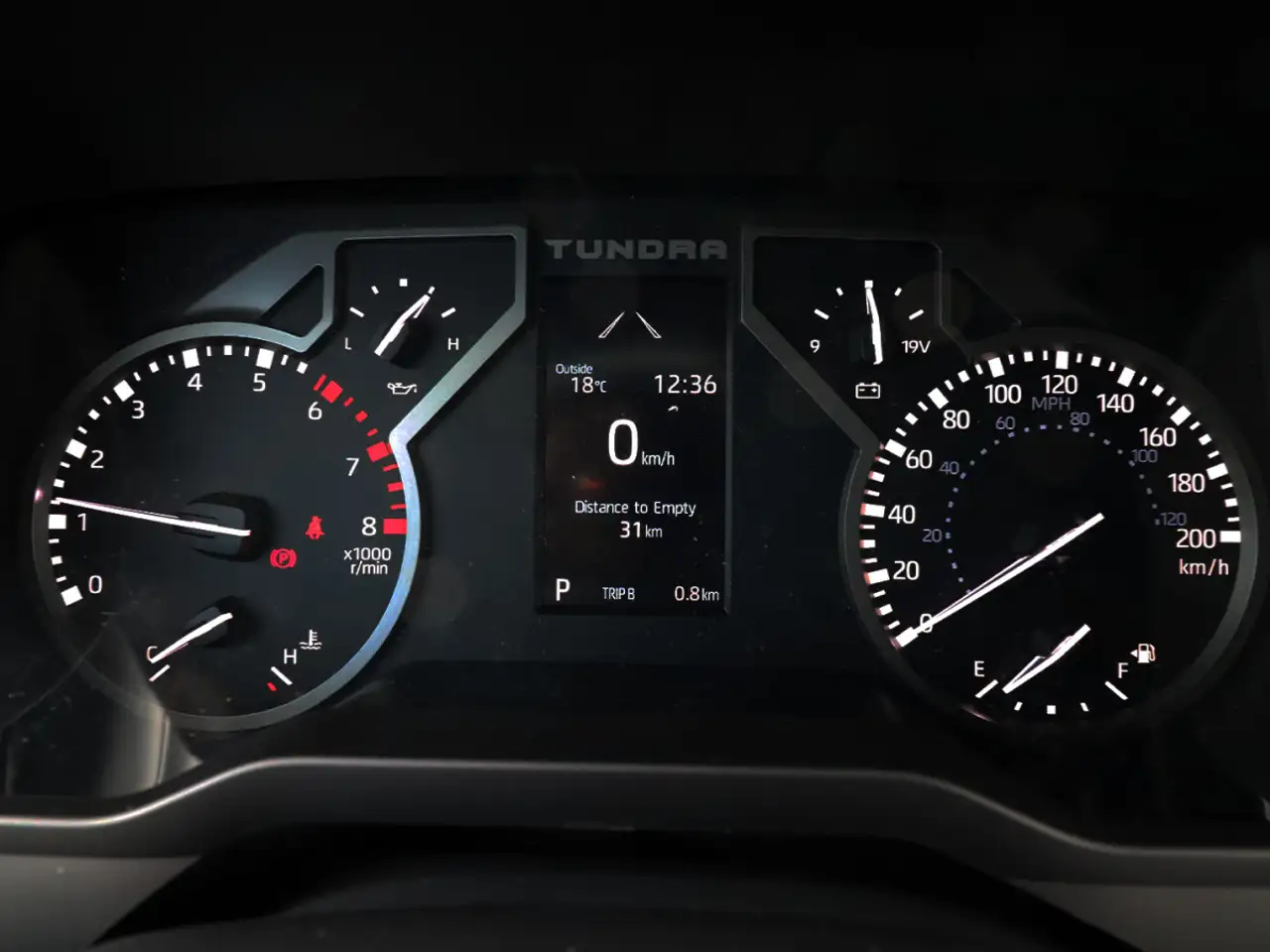 Toyota Tundra снимка Toyota Tundra