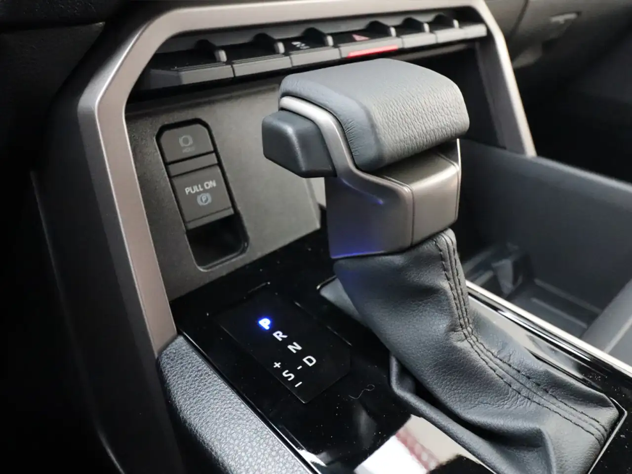 Toyota Tundra снимка Toyota Tundra