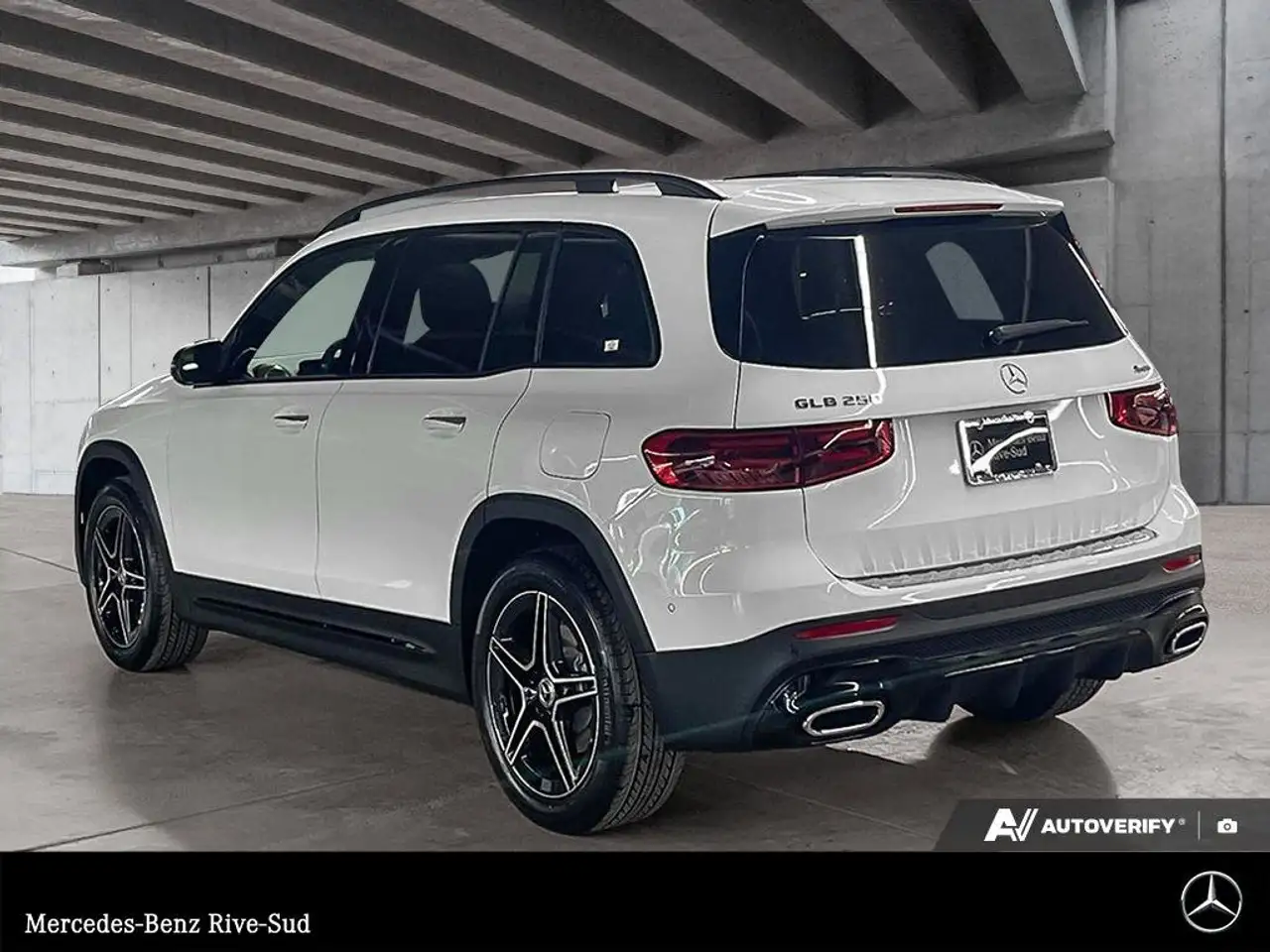 Mercedes-Benz GLB снимка Mercedes-Benz GLB