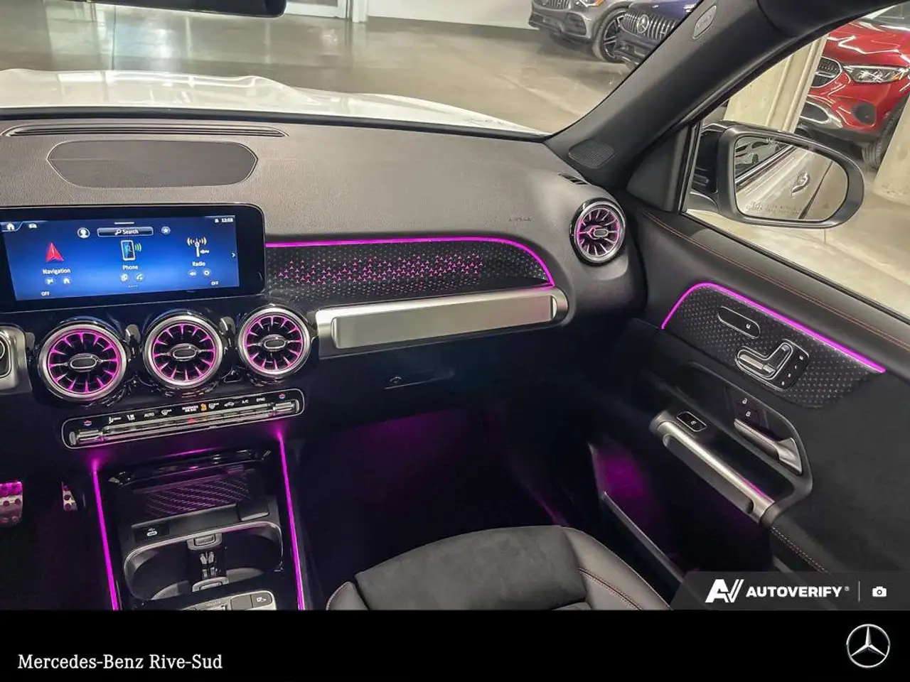 Mercedes-Benz GLB снимка Mercedes-Benz GLB