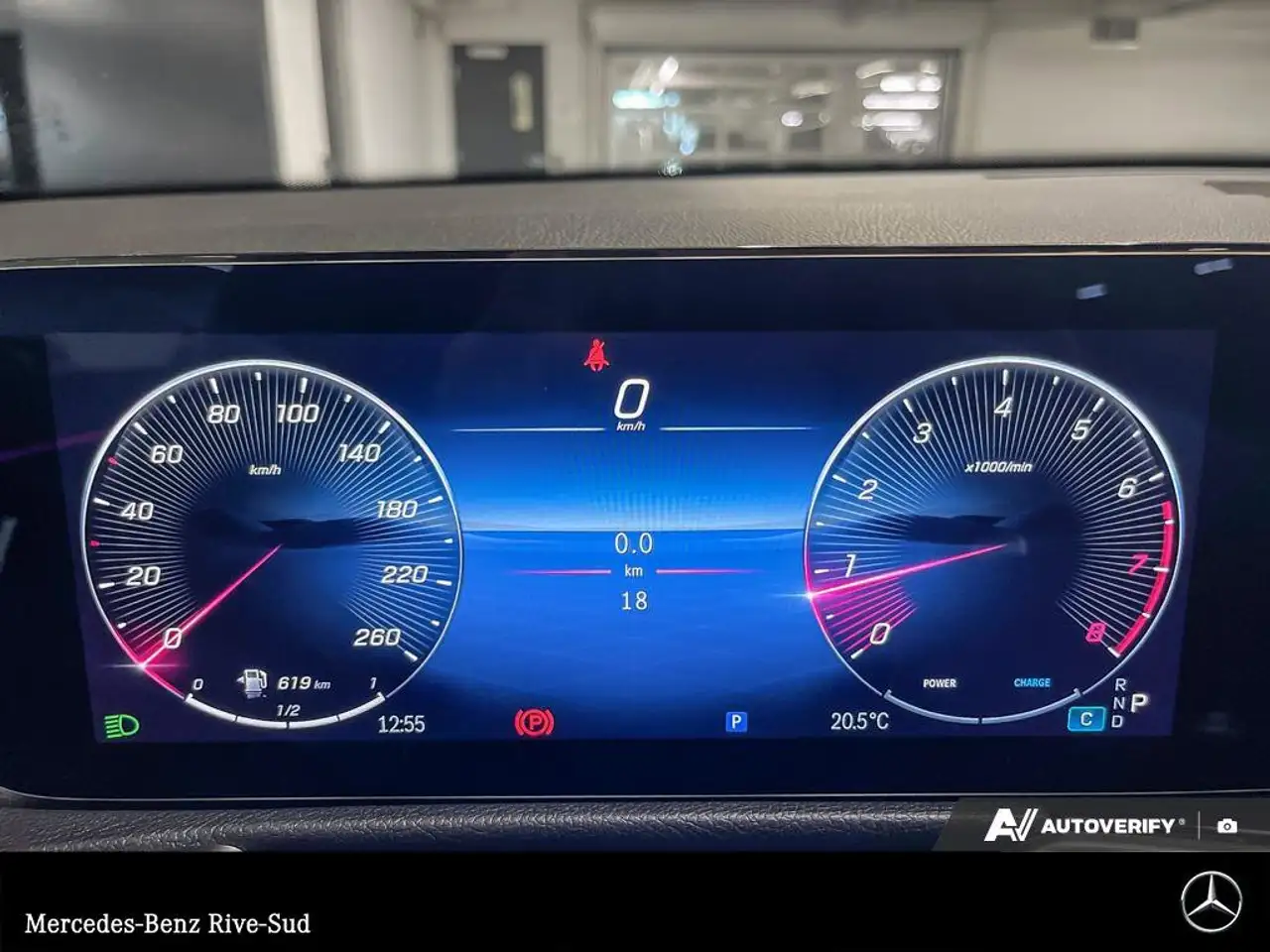 Mercedes-Benz GLB снимка Mercedes-Benz GLB