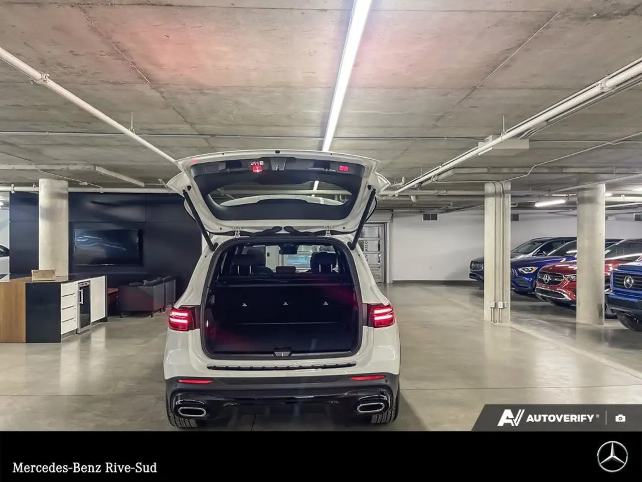Mercedes-Benz GLB снимка Mercedes-Benz GLB