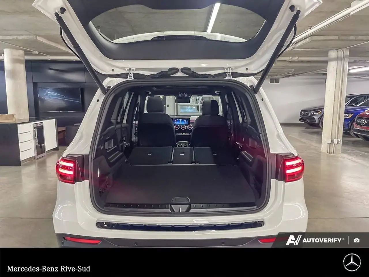 Mercedes-Benz GLB снимка Mercedes-Benz GLB
