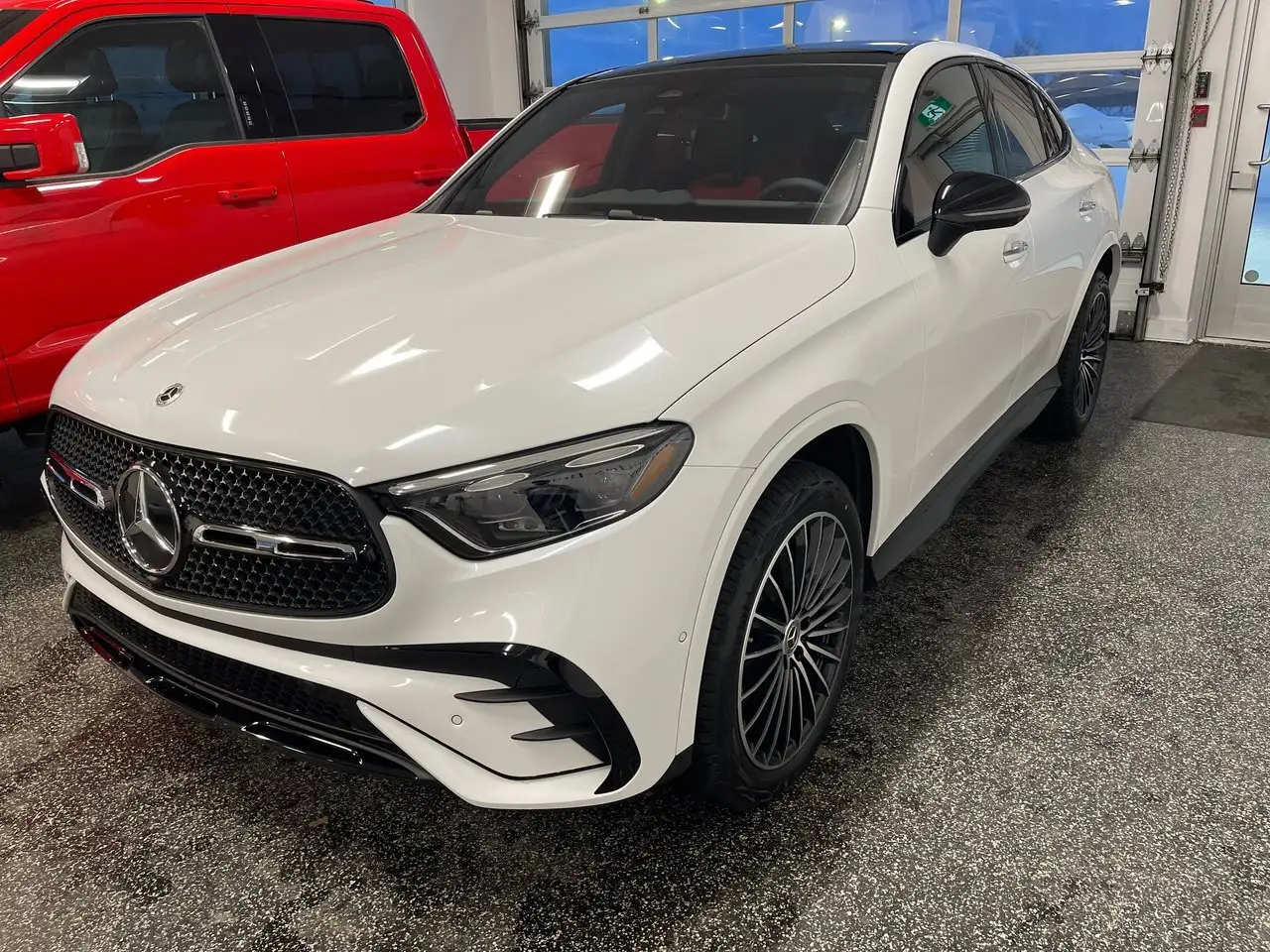Mercedes-Benz GLC снимка Mercedes-Benz GLC
