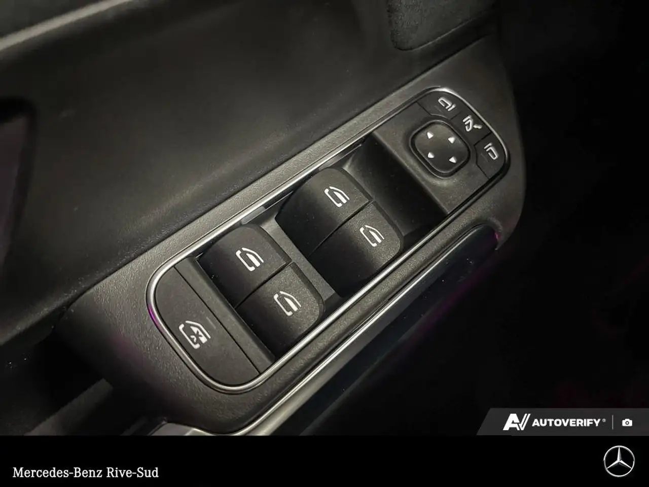 Mercedes-Benz GLB снимка Mercedes-Benz GLB