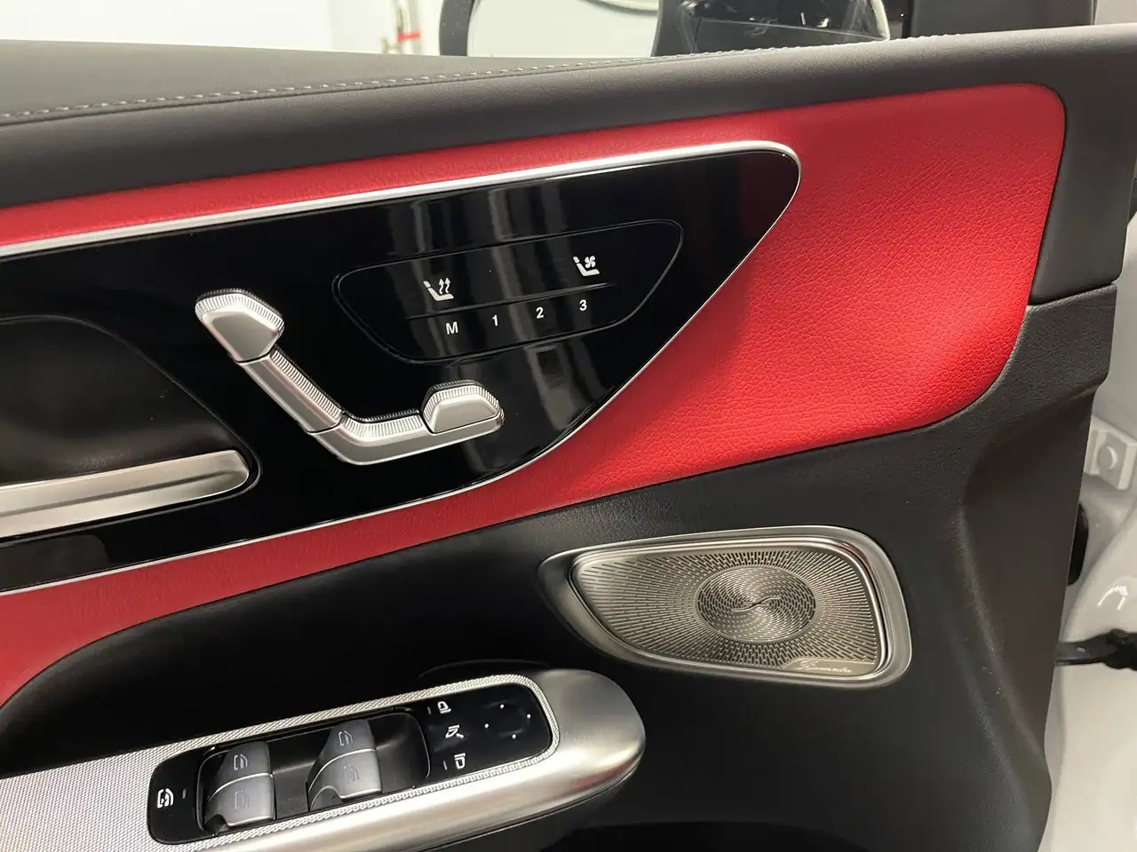 Mercedes-Benz GLC снимка Mercedes-Benz GLC
