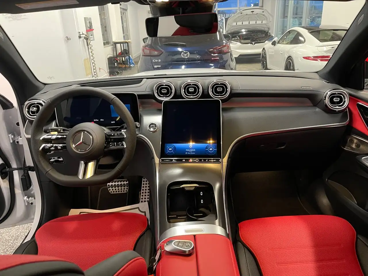 Mercedes-Benz GLC снимка Mercedes-Benz GLC