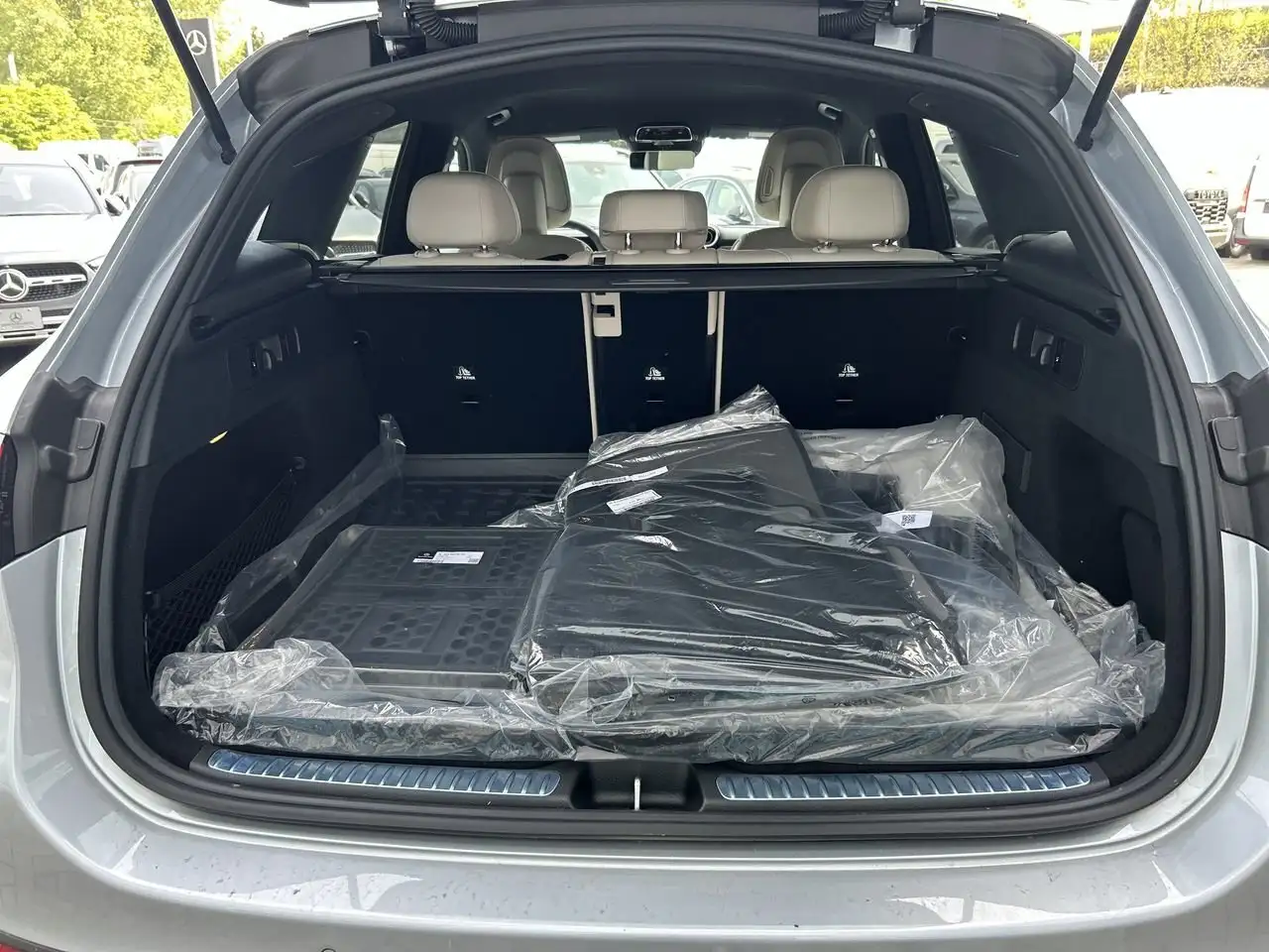 Mercedes-Benz GLC снимка Mercedes-Benz GLC