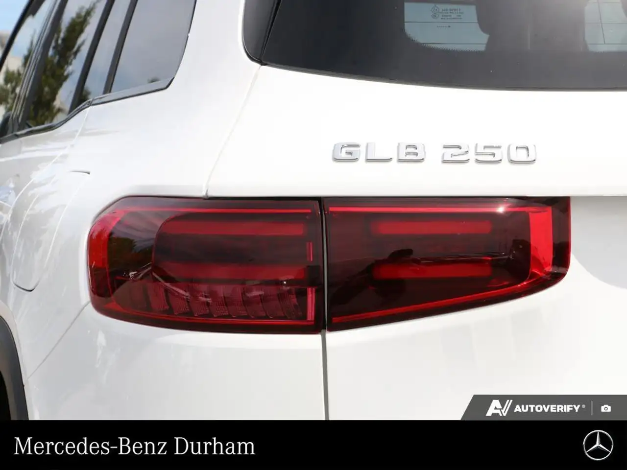 Mercedes-Benz GLB снимка Mercedes-Benz GLB