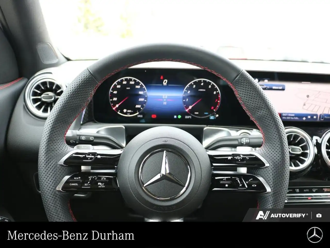 Mercedes-Benz GLB снимка Mercedes-Benz GLB