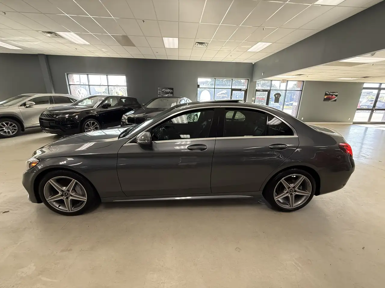 Mercedes-Benz C-Class снимка Mercedes-Benz C-Class