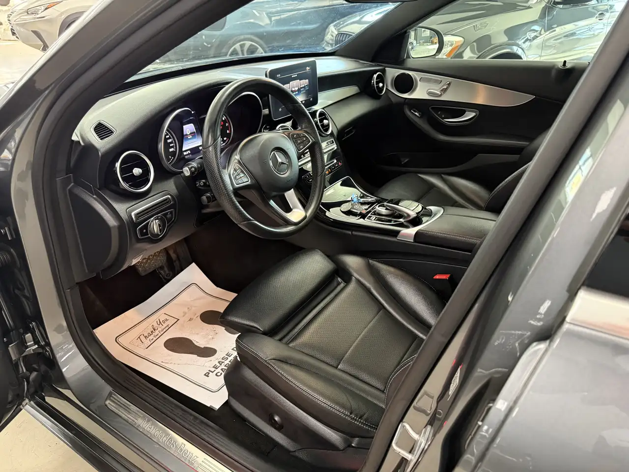 Mercedes-Benz C-Class снимка Mercedes-Benz C-Class