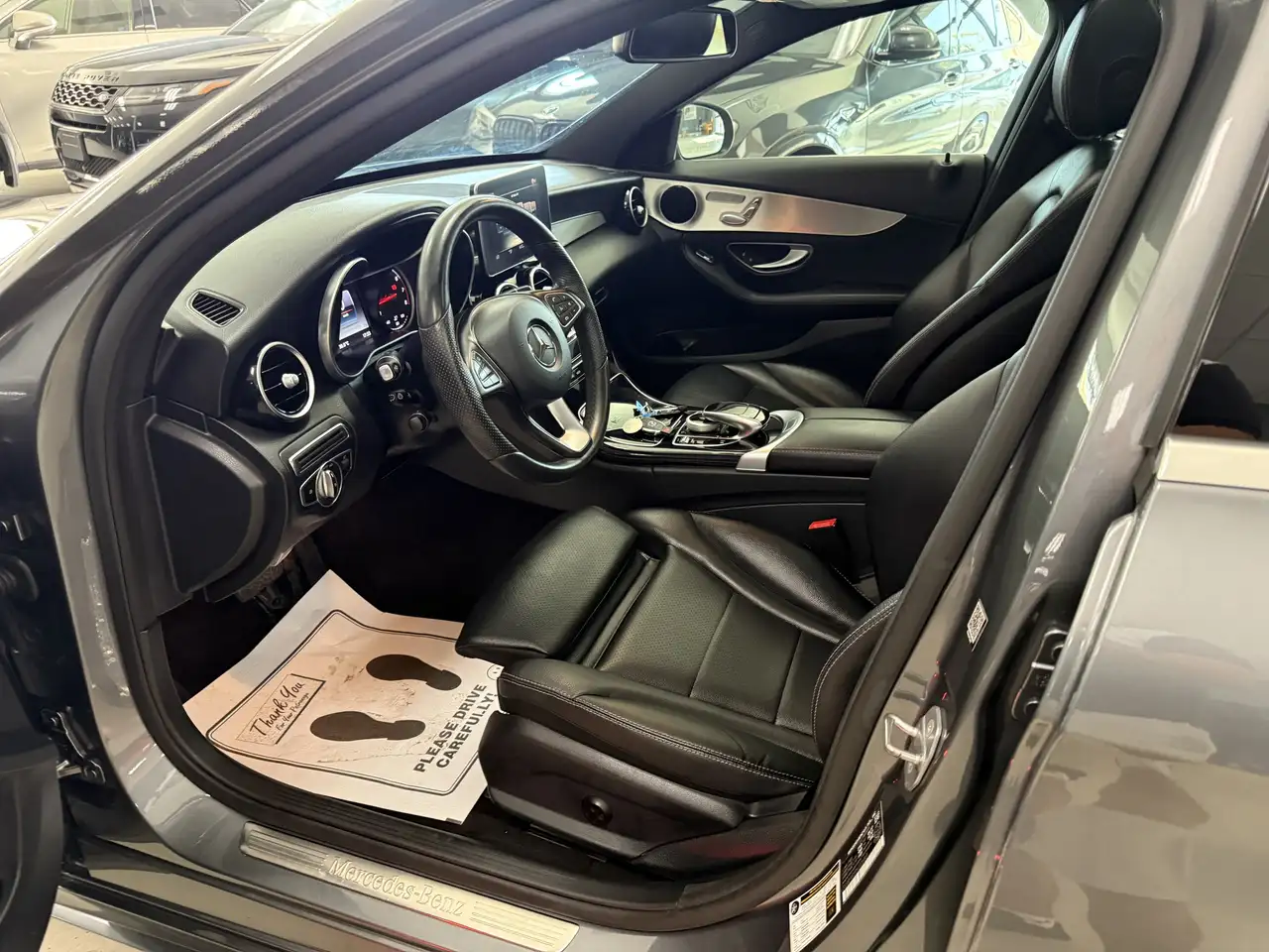 Mercedes-Benz C-Class снимка Mercedes-Benz C-Class