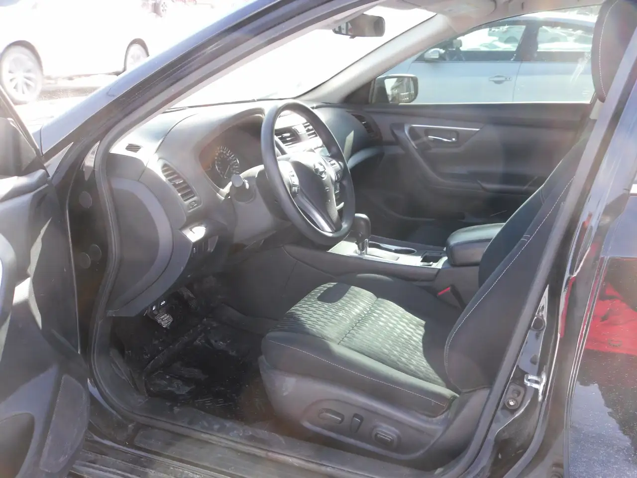 Nissan Altima снимка Nissan Altima