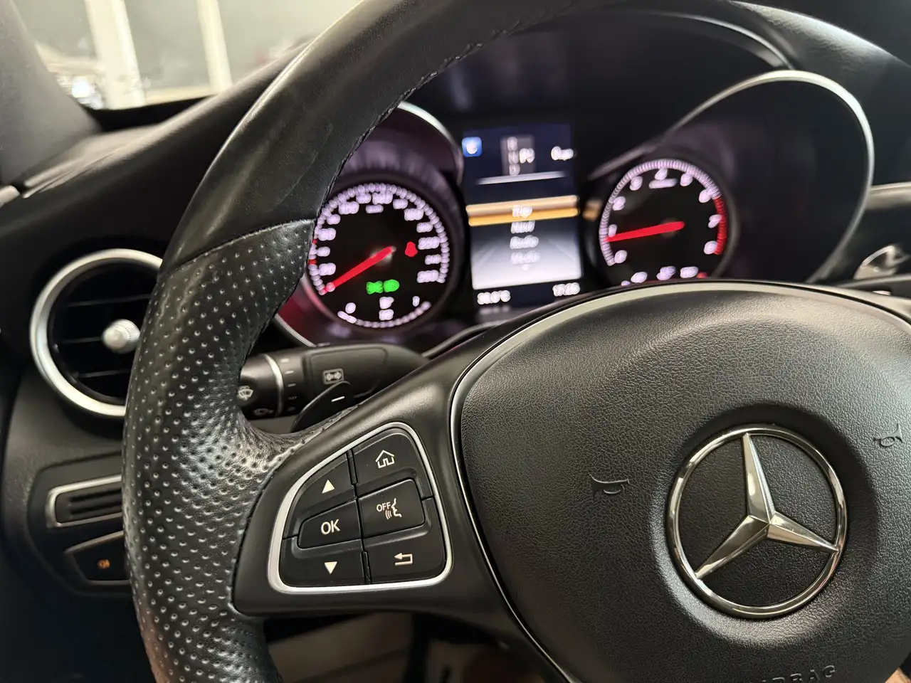 Mercedes-Benz C-Class снимка Mercedes-Benz C-Class