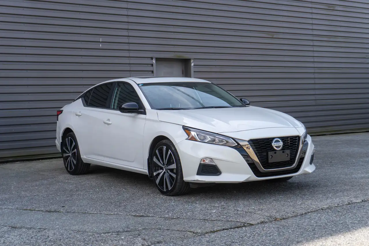 Nissan Altima снимка Nissan Altima