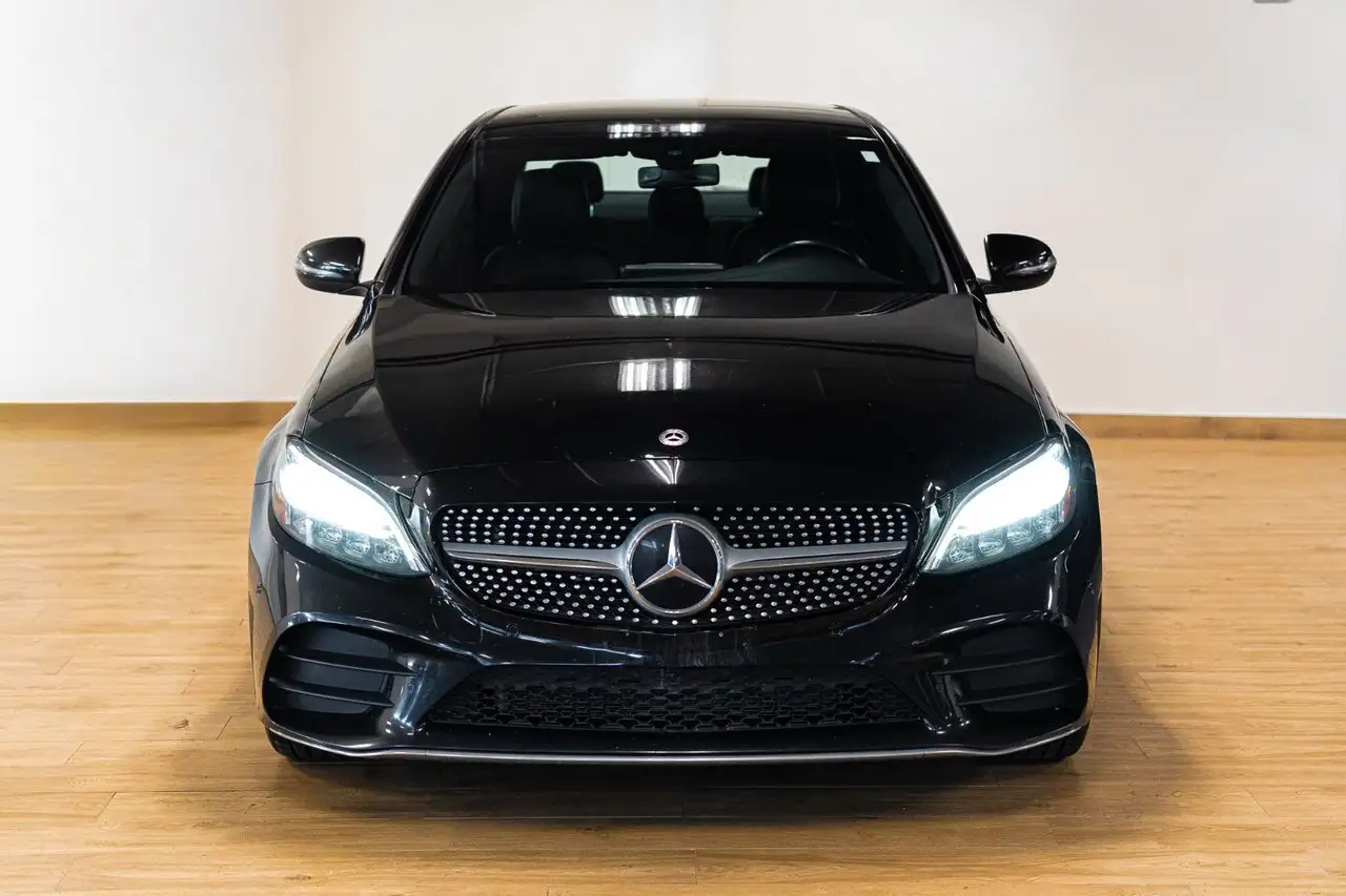 Mercedes-Benz C-Class снимка Mercedes-Benz C-Class