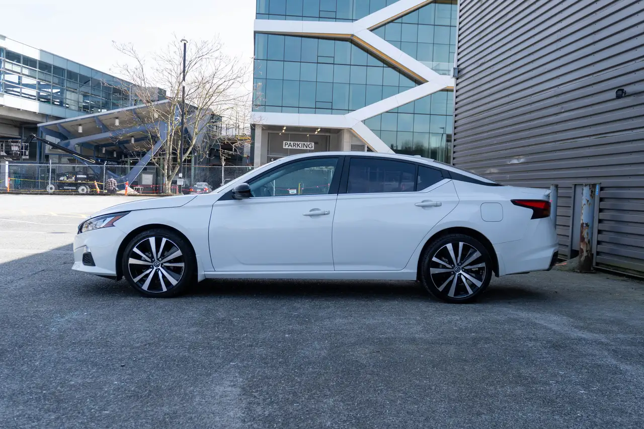 Nissan Altima снимка Nissan Altima
