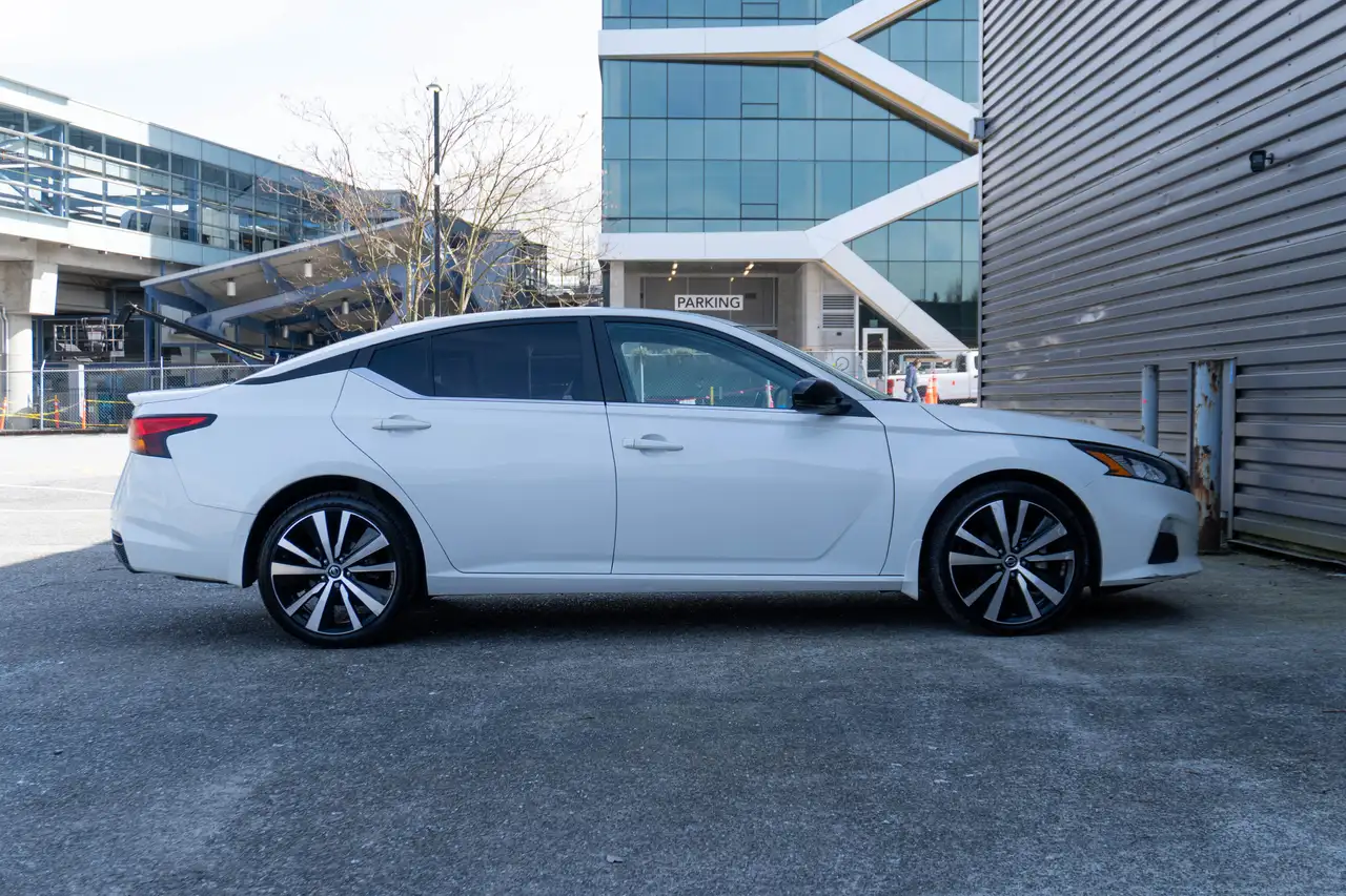 Nissan Altima снимка Nissan Altima