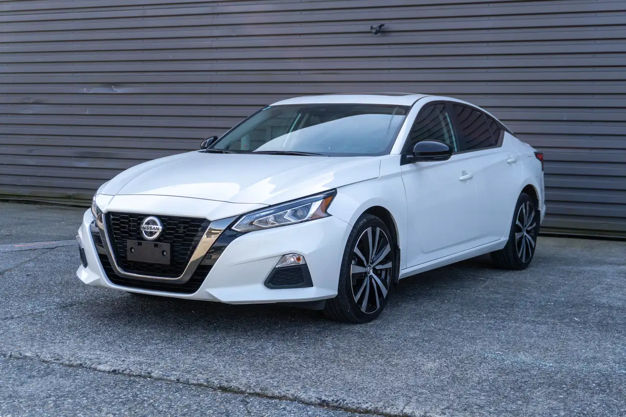 Nissan Altima снимка Nissan Altima