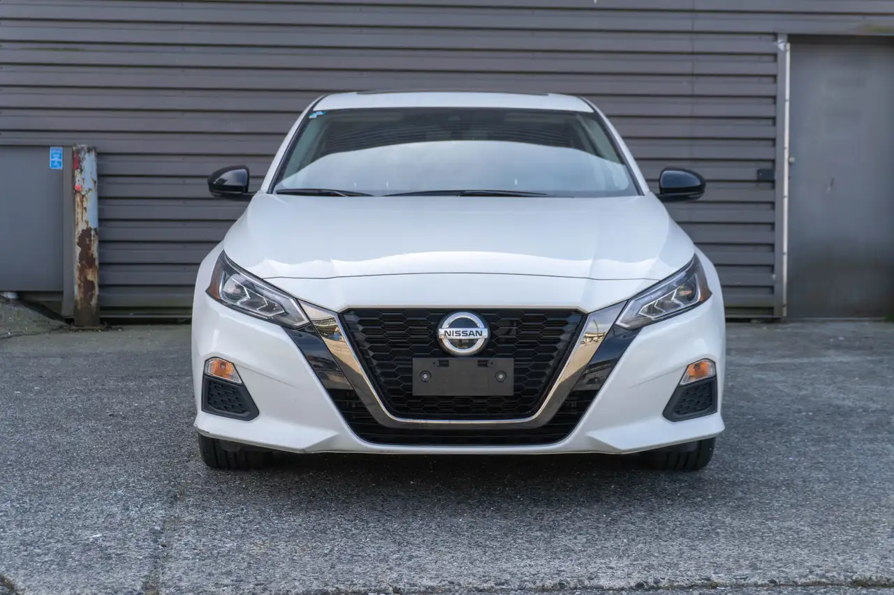 Nissan Altima снимка Nissan Altima