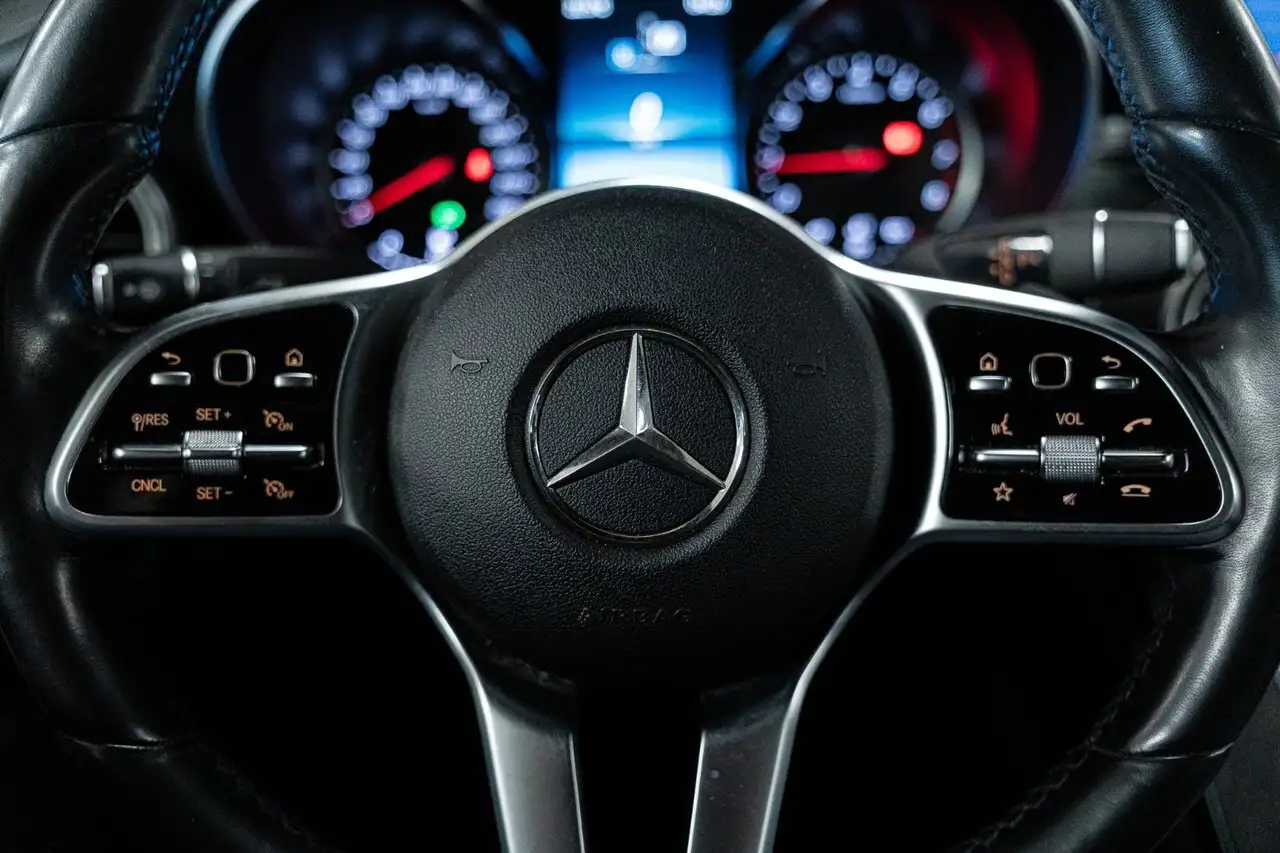Mercedes-Benz C-Class снимка Mercedes-Benz C-Class