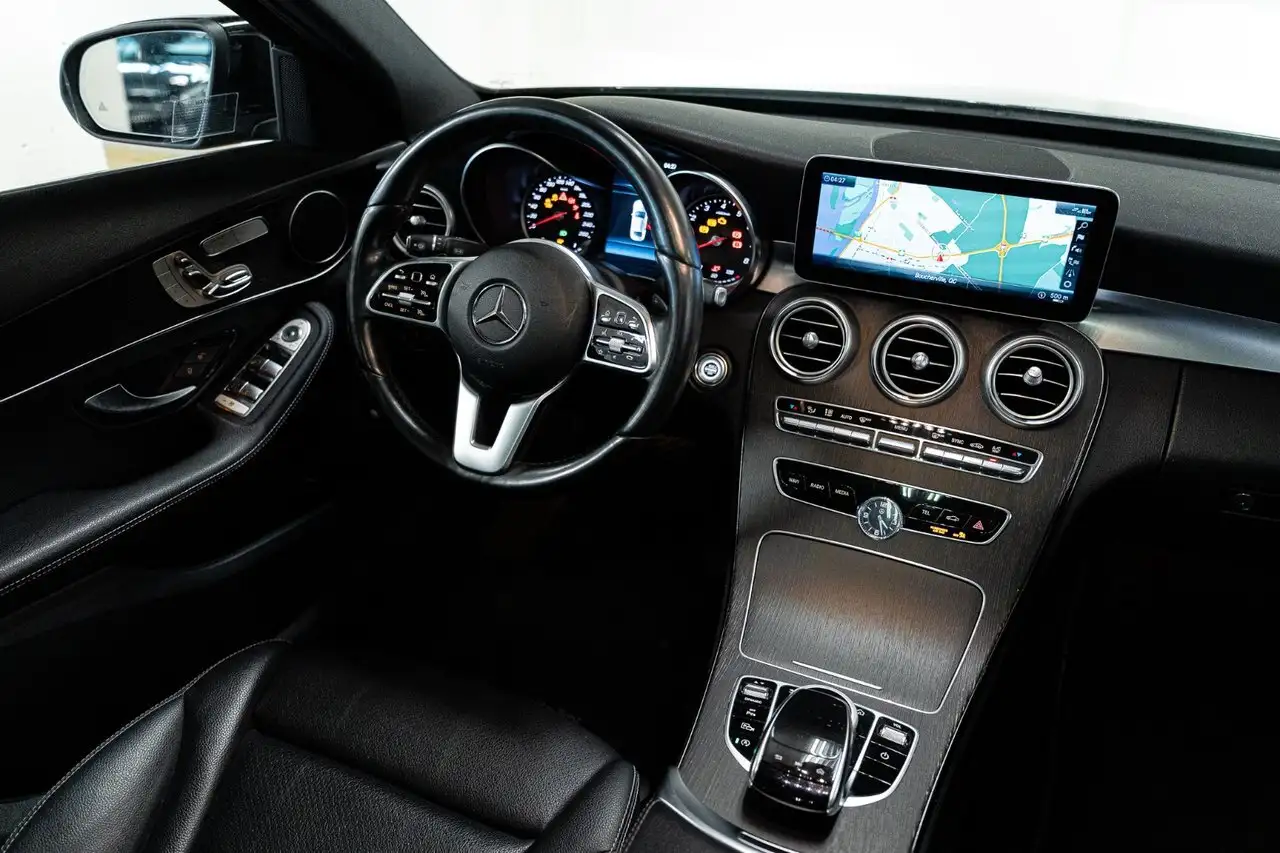 Mercedes-Benz C-Class снимка Mercedes-Benz C-Class