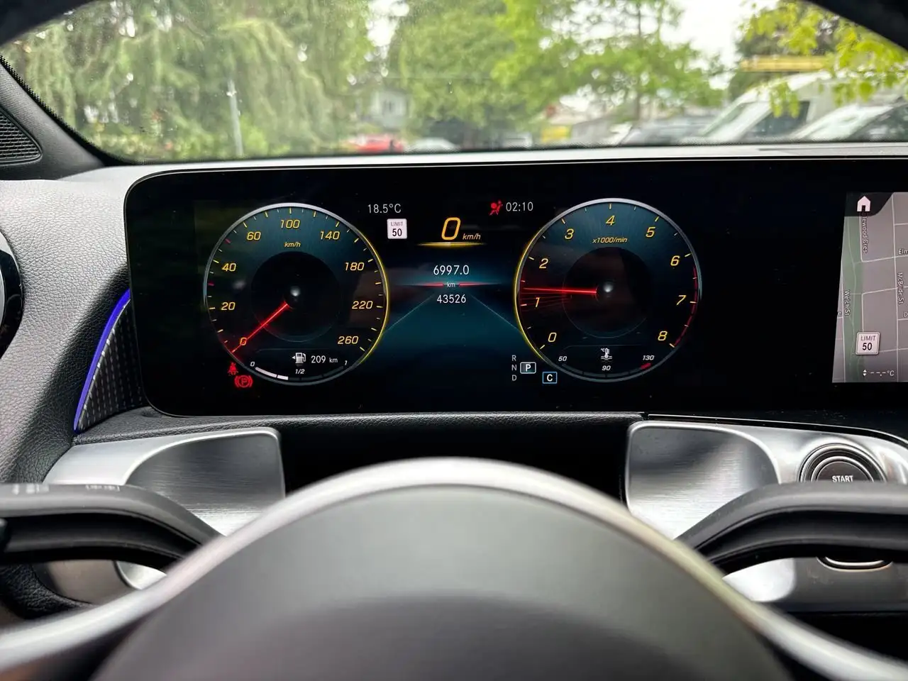 Mercedes-Benz GLB снимка Mercedes-Benz GLB