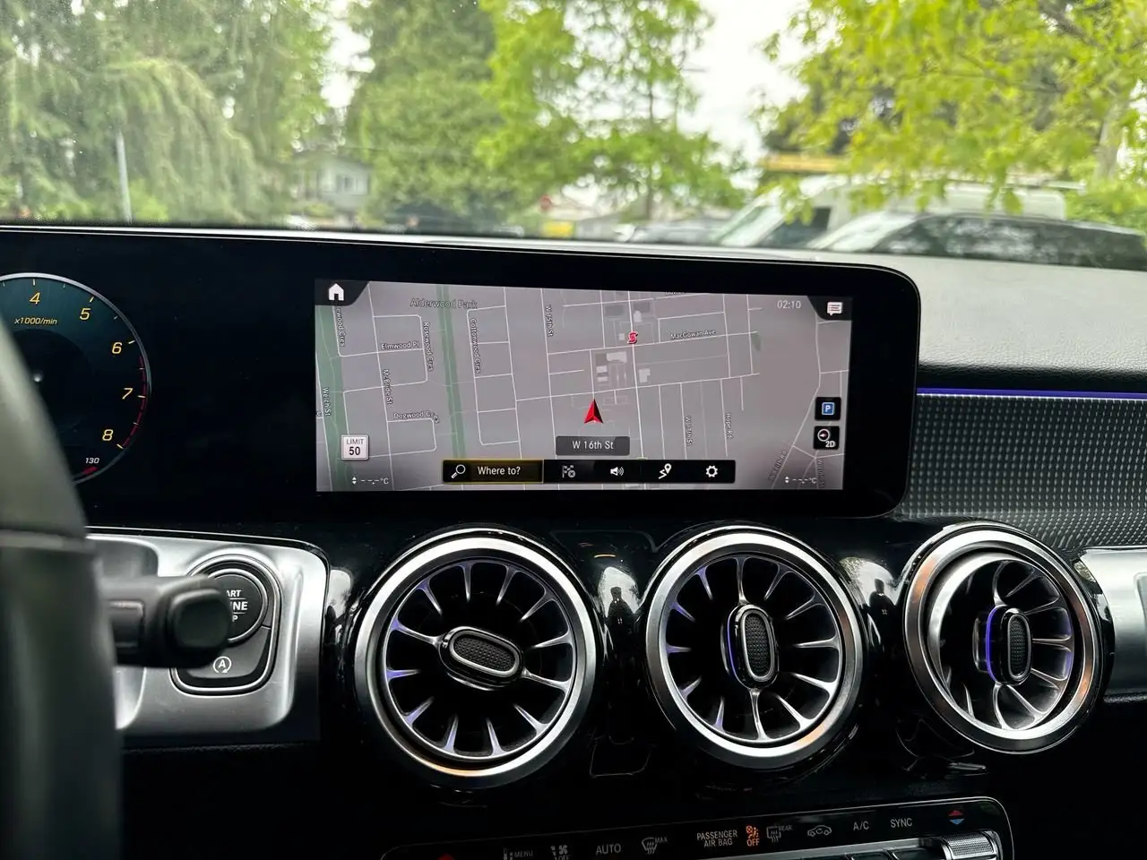 Mercedes-Benz GLB снимка Mercedes-Benz GLB