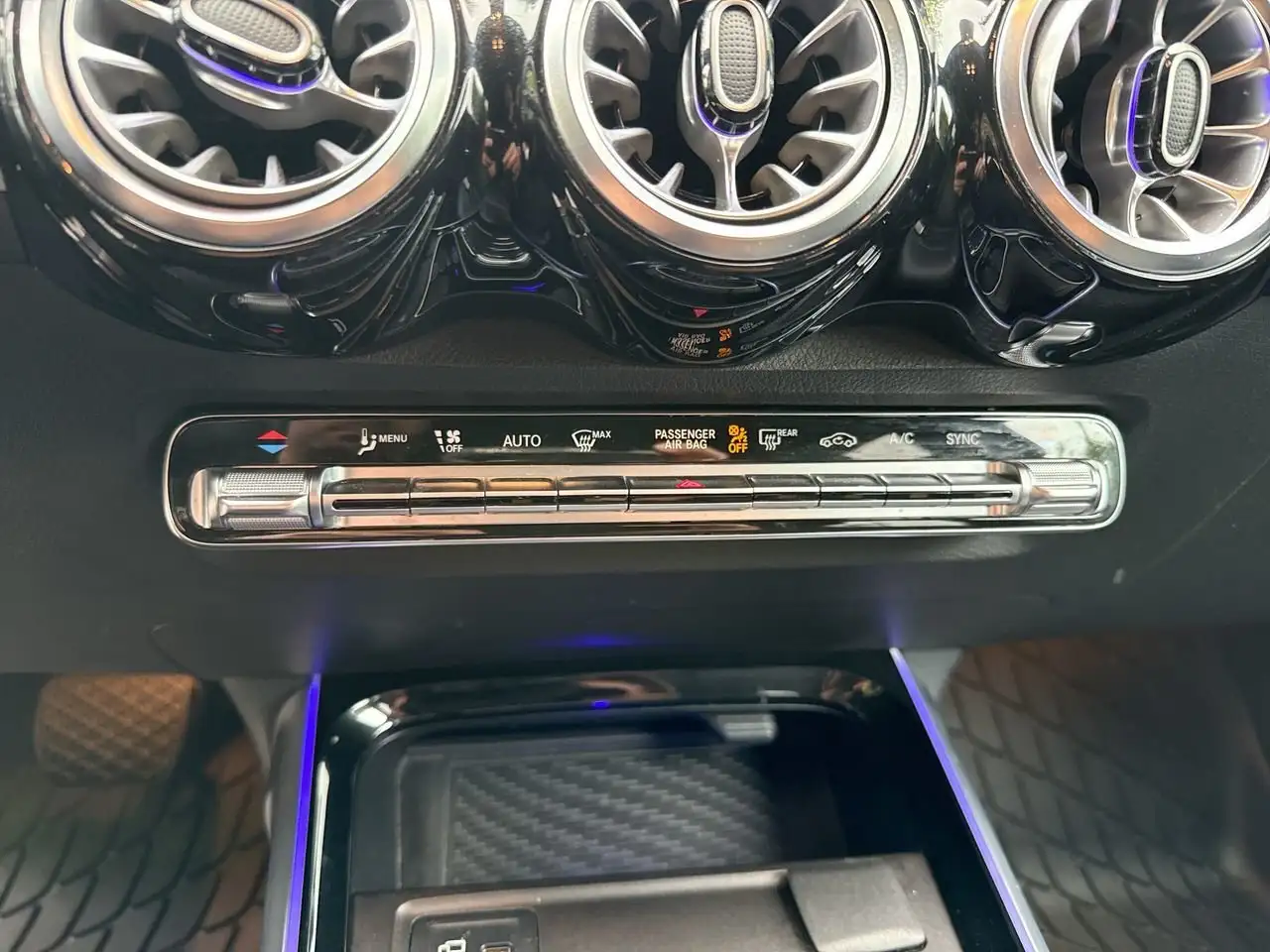 Mercedes-Benz GLB снимка Mercedes-Benz GLB