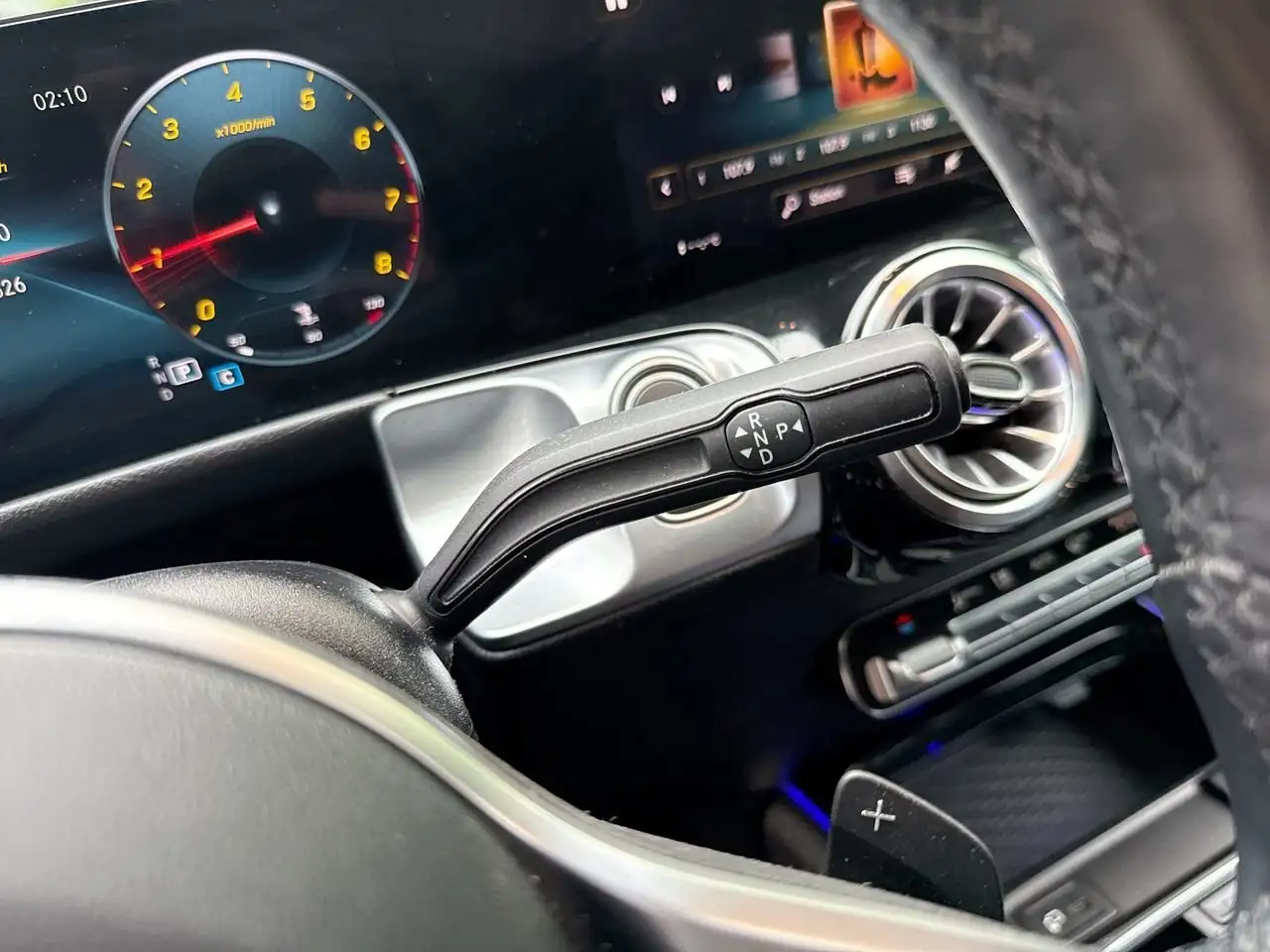 Mercedes-Benz GLB снимка Mercedes-Benz GLB