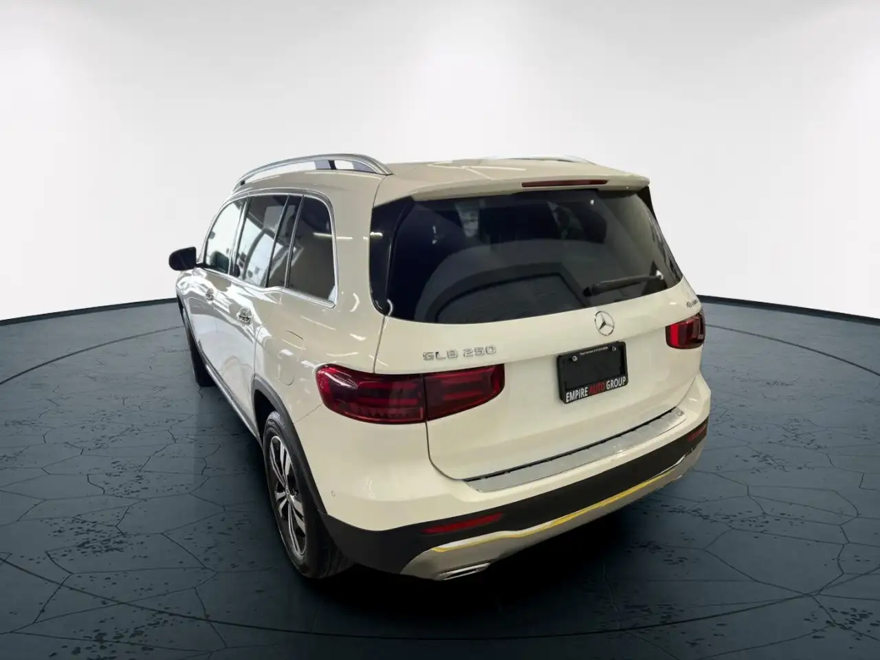 Mercedes-Benz GLB снимка Mercedes-Benz GLB