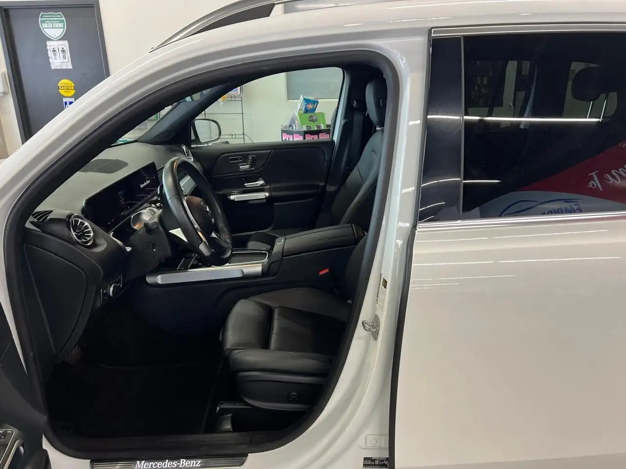 Mercedes-Benz GLB снимка Mercedes-Benz GLB