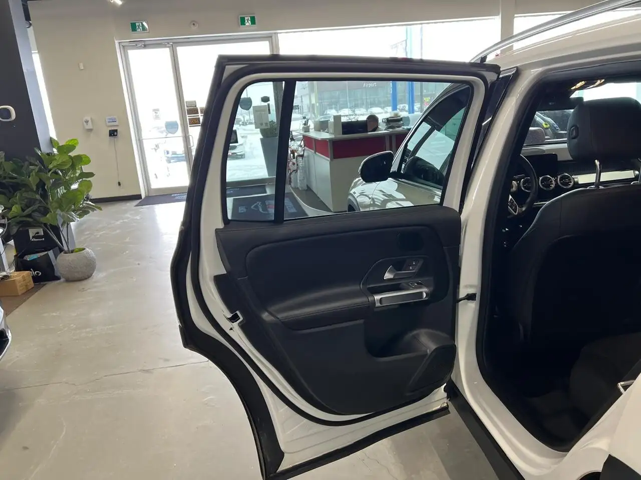 Mercedes-Benz GLB снимка Mercedes-Benz GLB