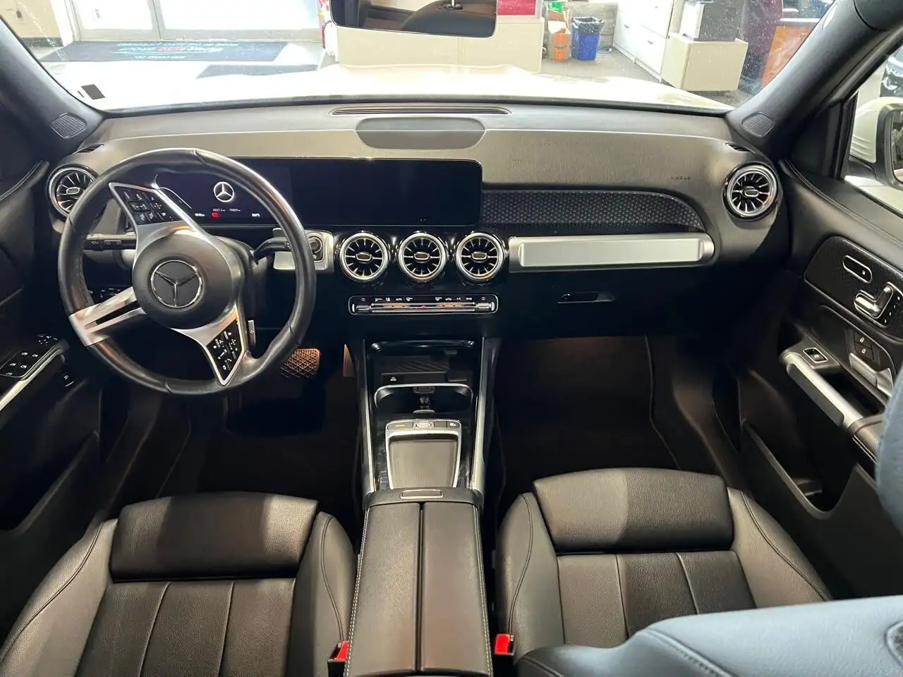 Mercedes-Benz GLB снимка Mercedes-Benz GLB
