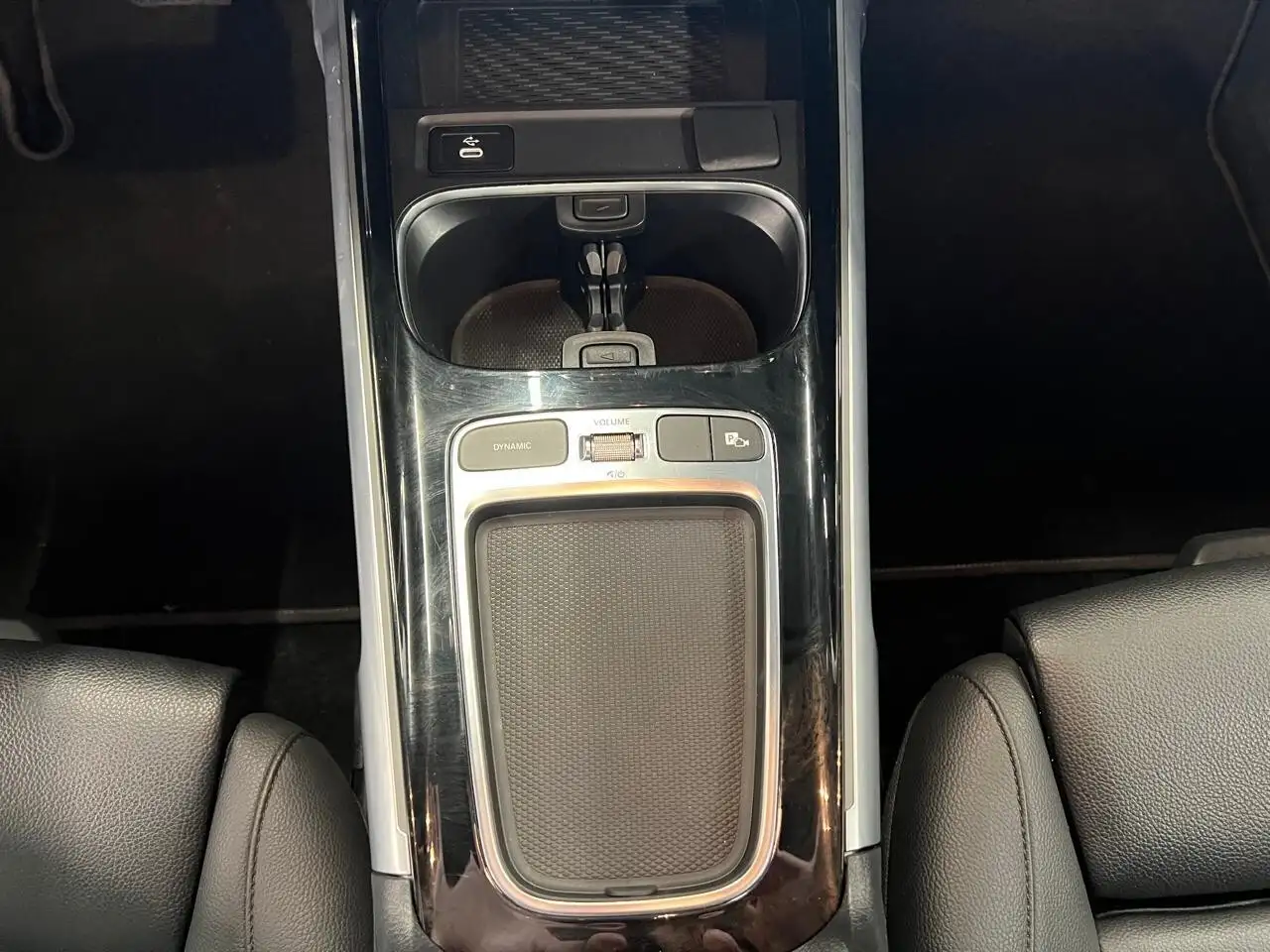 Mercedes-Benz GLB снимка Mercedes-Benz GLB