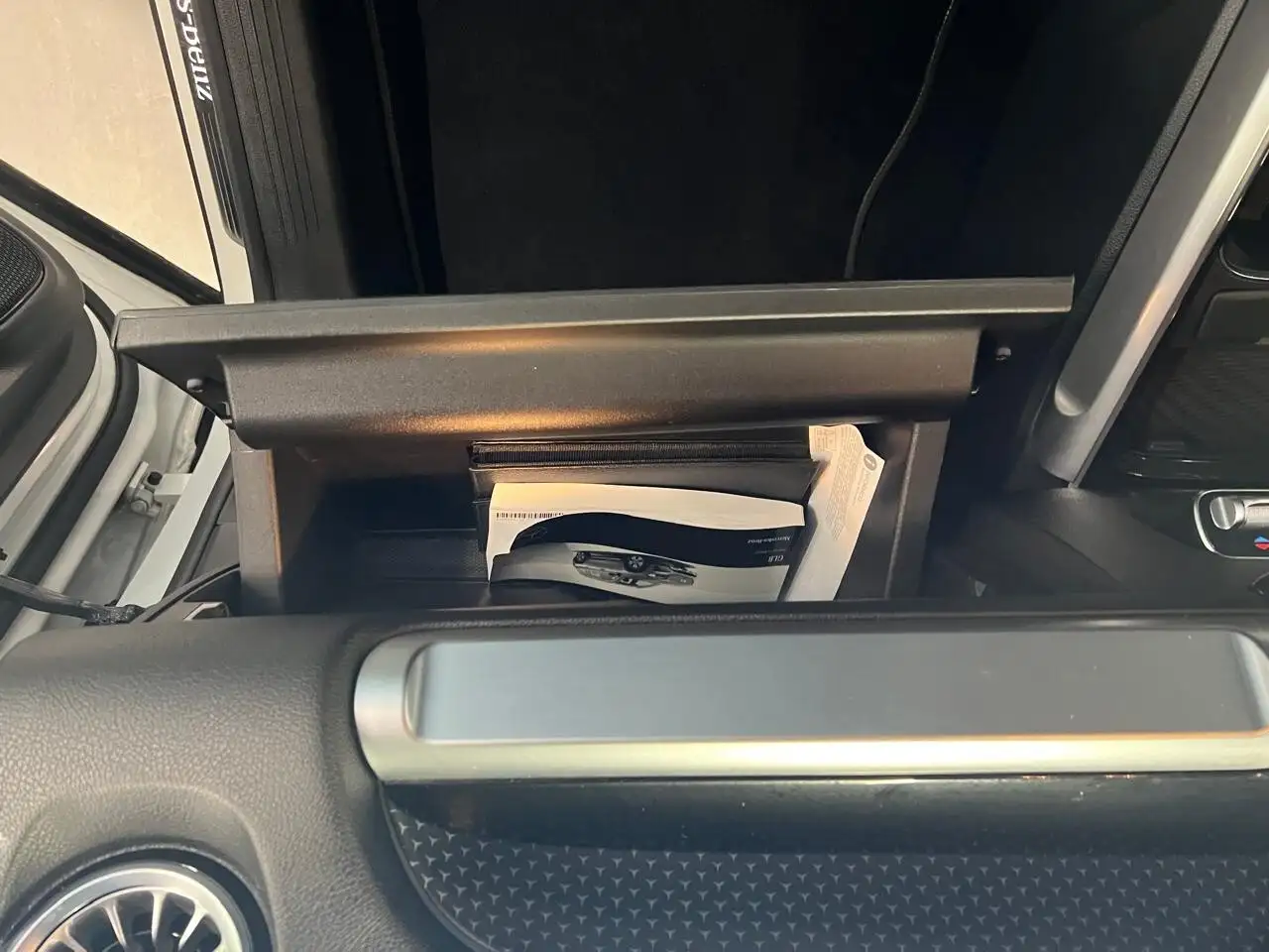 Mercedes-Benz GLB снимка Mercedes-Benz GLB