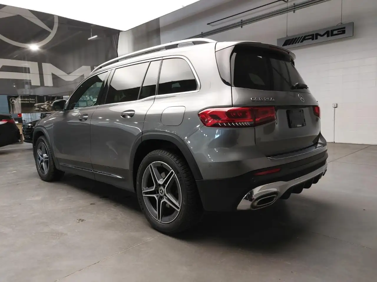 Mercedes-Benz GLB снимка Mercedes-Benz GLB