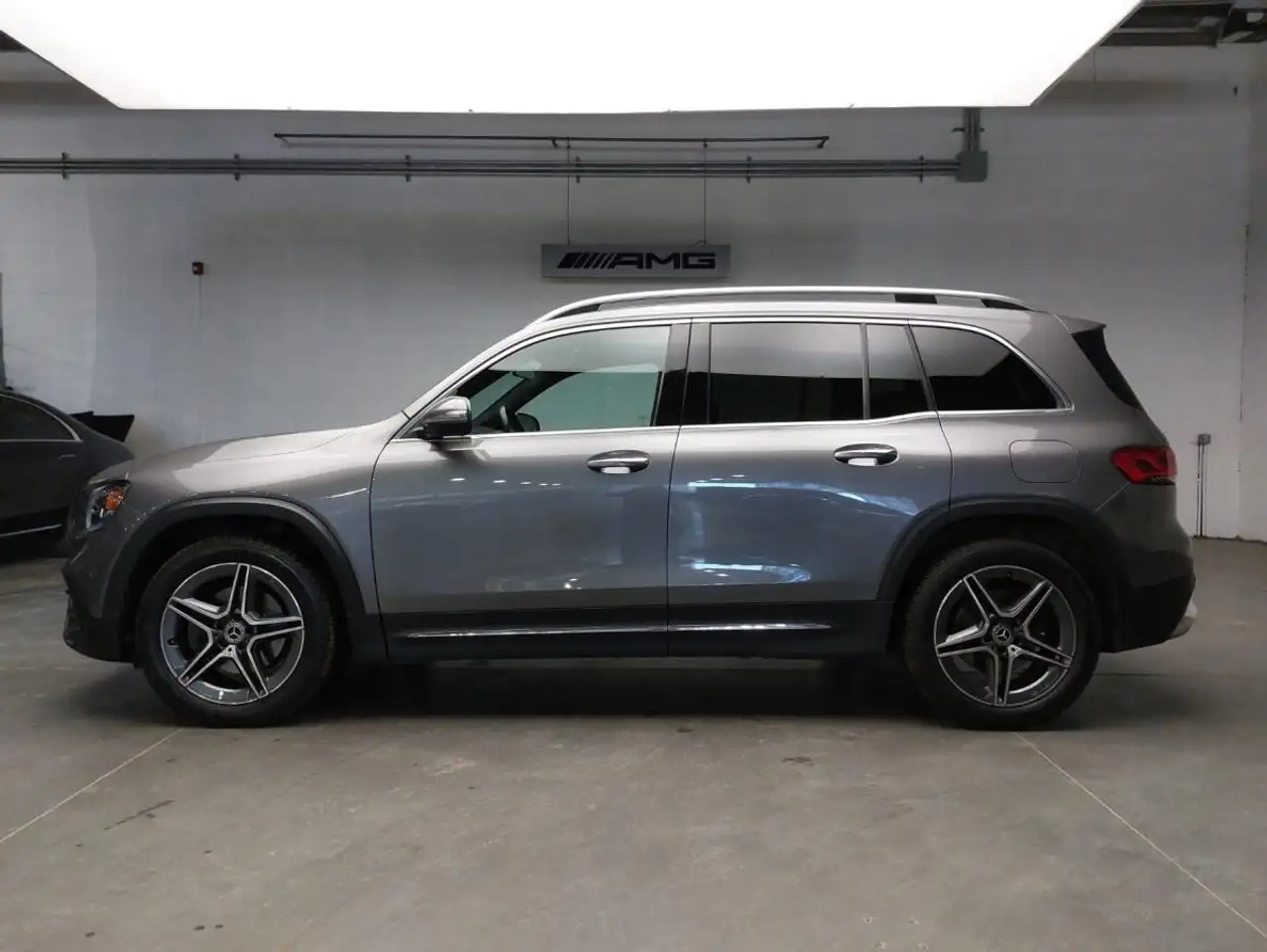 Mercedes-Benz GLB снимка Mercedes-Benz GLB