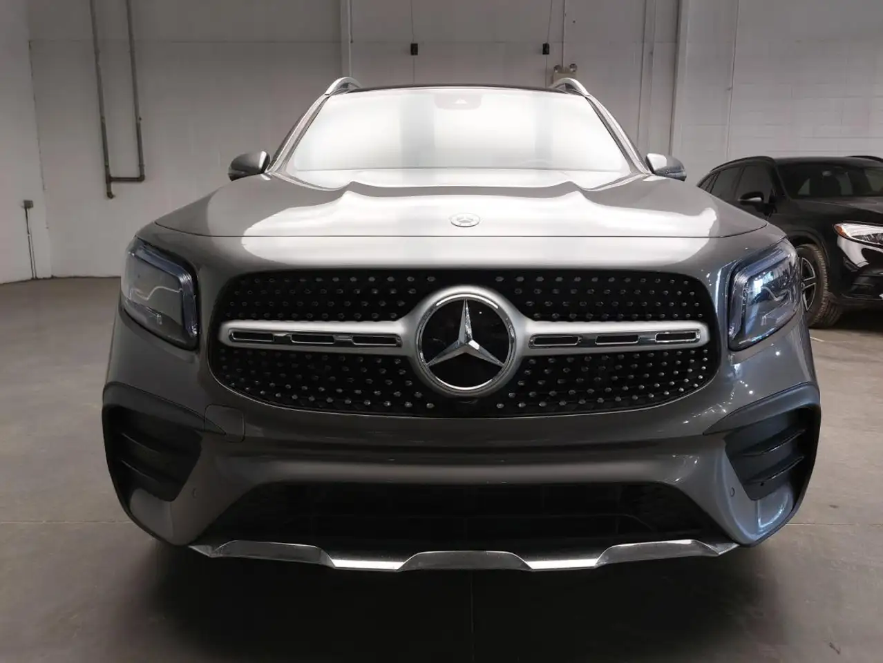 Mercedes-Benz GLB снимка Mercedes-Benz GLB