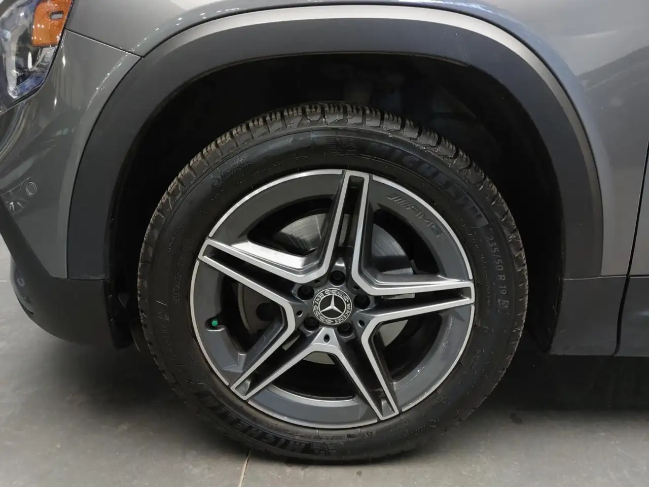 Mercedes-Benz GLB снимка Mercedes-Benz GLB